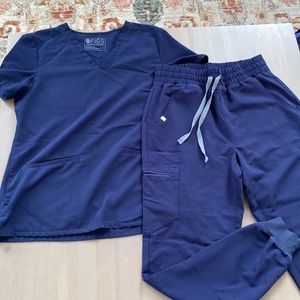 Casma™ Three-Pocket Scrub Top + High Waisted Zamora™ Jogger Scrub Pants in Navy